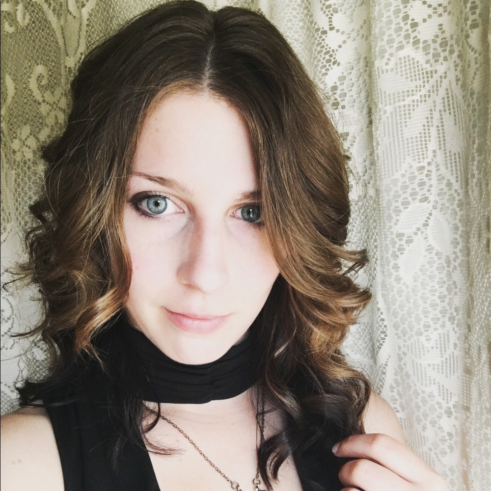 Meet your Posher, Angela